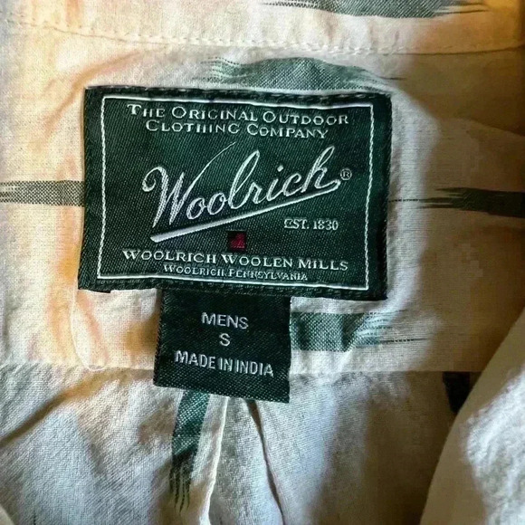 Men’s Woolrich Short Sleeve Button Up Size  S - Picture 3 of 4